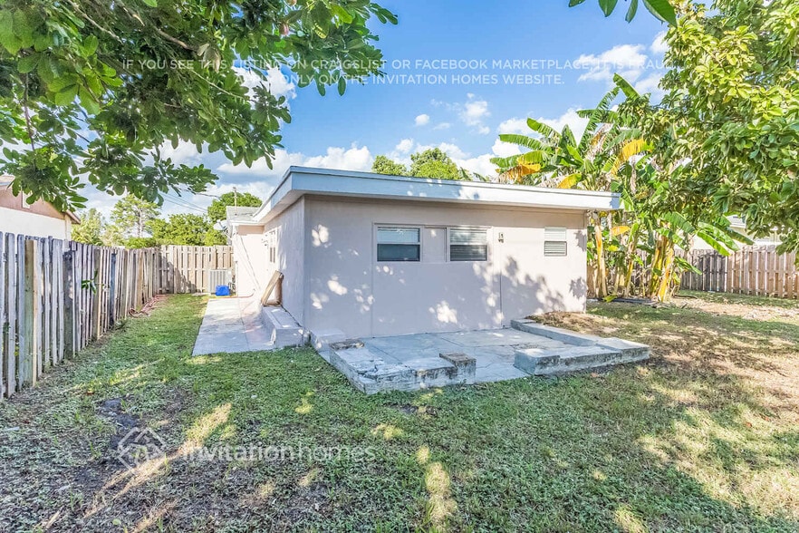 Building Photo - 5576 Souchak Dr