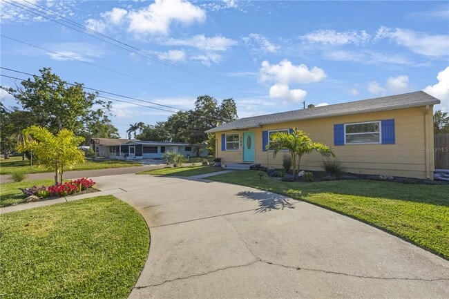 Building Photo - 702 Gray St S