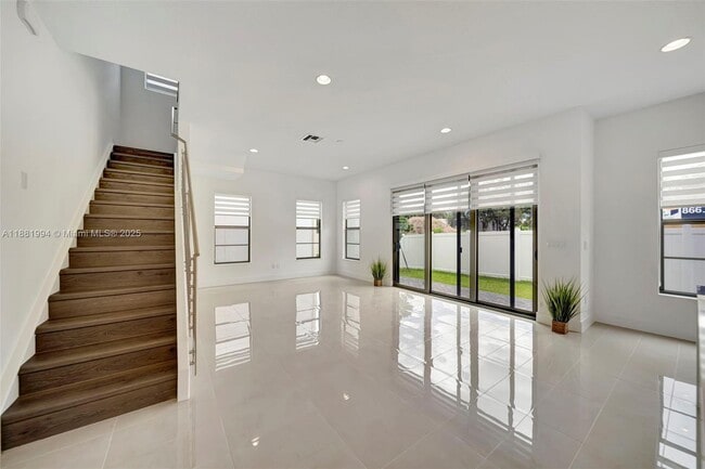Building Photo - 1454 NW 23rd Ave