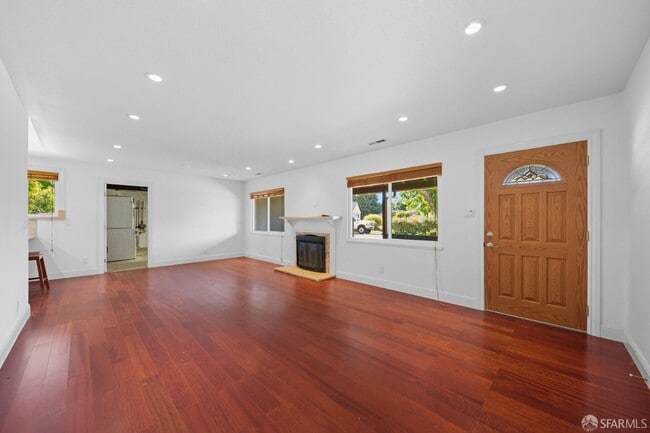 Building Photo - 2061 Ahneita Dr