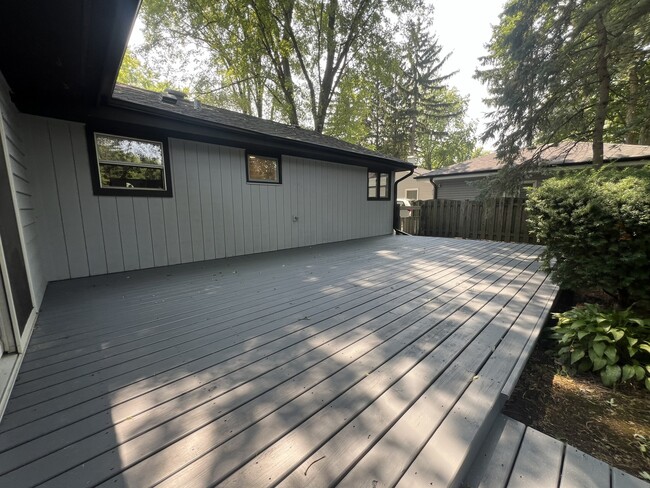 Building Photo - 16260 W Arlington Dr