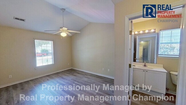 Building Photo - 3 BD/2BA Home with Fenced Back Yard in Azalea Trace - Students Welcome