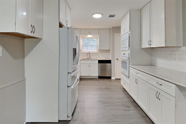 Building Photo - 935 Red Rock Canyon Dr