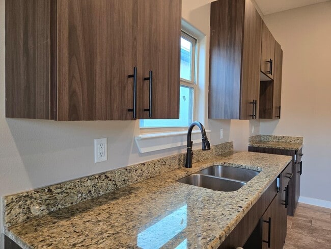 Building Photo - 1606 Coba Dr