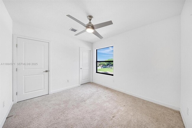 Building Photo - 186 SE 5th Ct