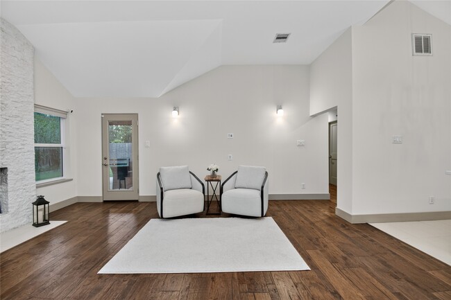 Building Photo - 14603 Carolcrest Dr