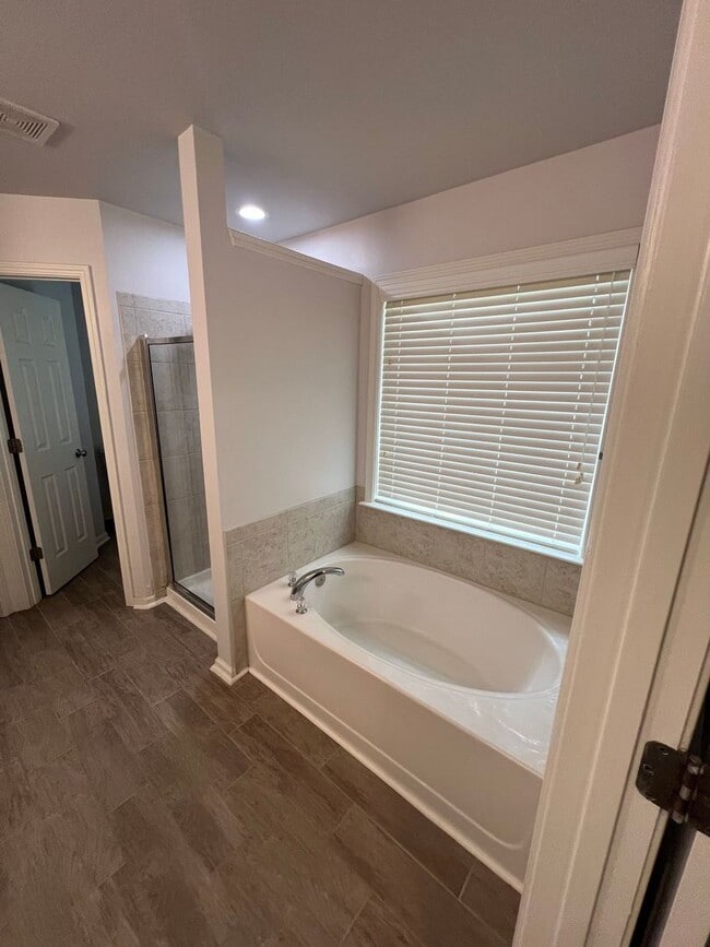 Building Photo - NOW READY! 3 bed 2.5 bath townhome in Duluth!