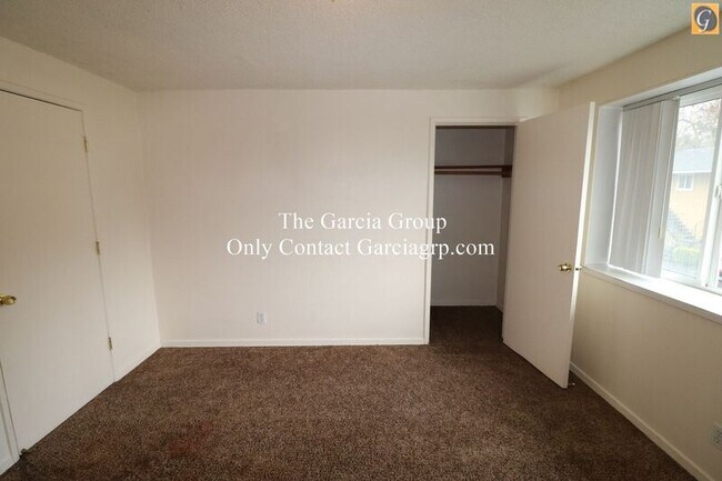 Building Photo - 581 Holmes Ln