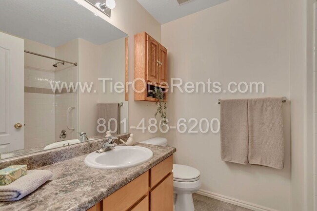 Building Photo - This property offers a NO DEPOSIT option available wit Obligo!