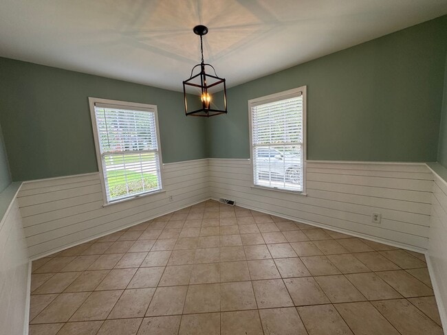 Building Photo - Beautiful 4/3 House with Bonus Room in Wes...