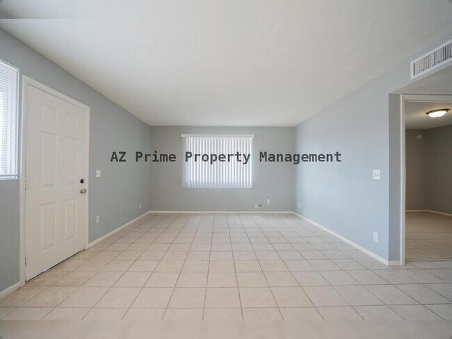 Building Photo - 4719 E Belleview St