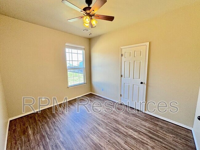 Building Photo - 167 Bison Ct Way