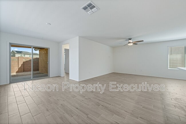 Building Photo - 10657 S Astraia Dr