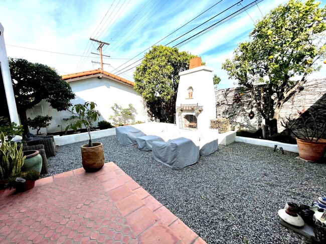 Building Photo - Fully Furnished Stunning Spanish Style 2 B...