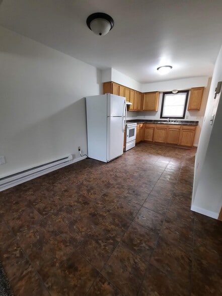 Building Photo - 3135 Runway Ave
