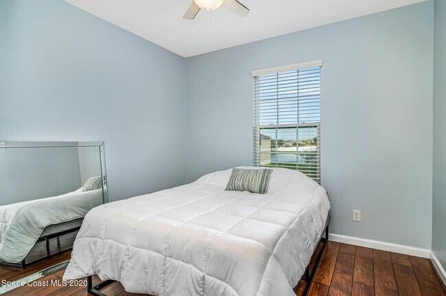 Building Photo - End Unit in Lake Washington Townhomes!!