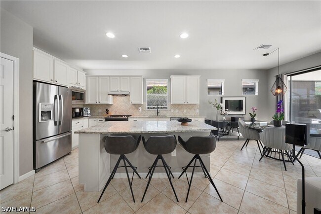 Building Photo - 7052 Live Oak Dr