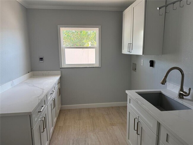 Building Photo - 590 Belle Point Dr