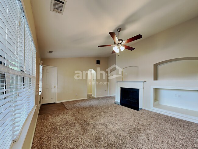 Building Photo - 614 Fairgreen Trl