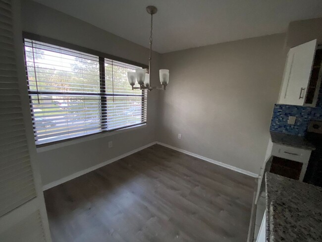 Building Photo - 2 Bedroom 1 Bath upstairs unit in Orlando ...