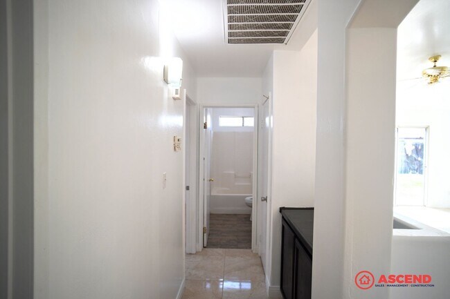 Building Photo - Darling Home in SW!