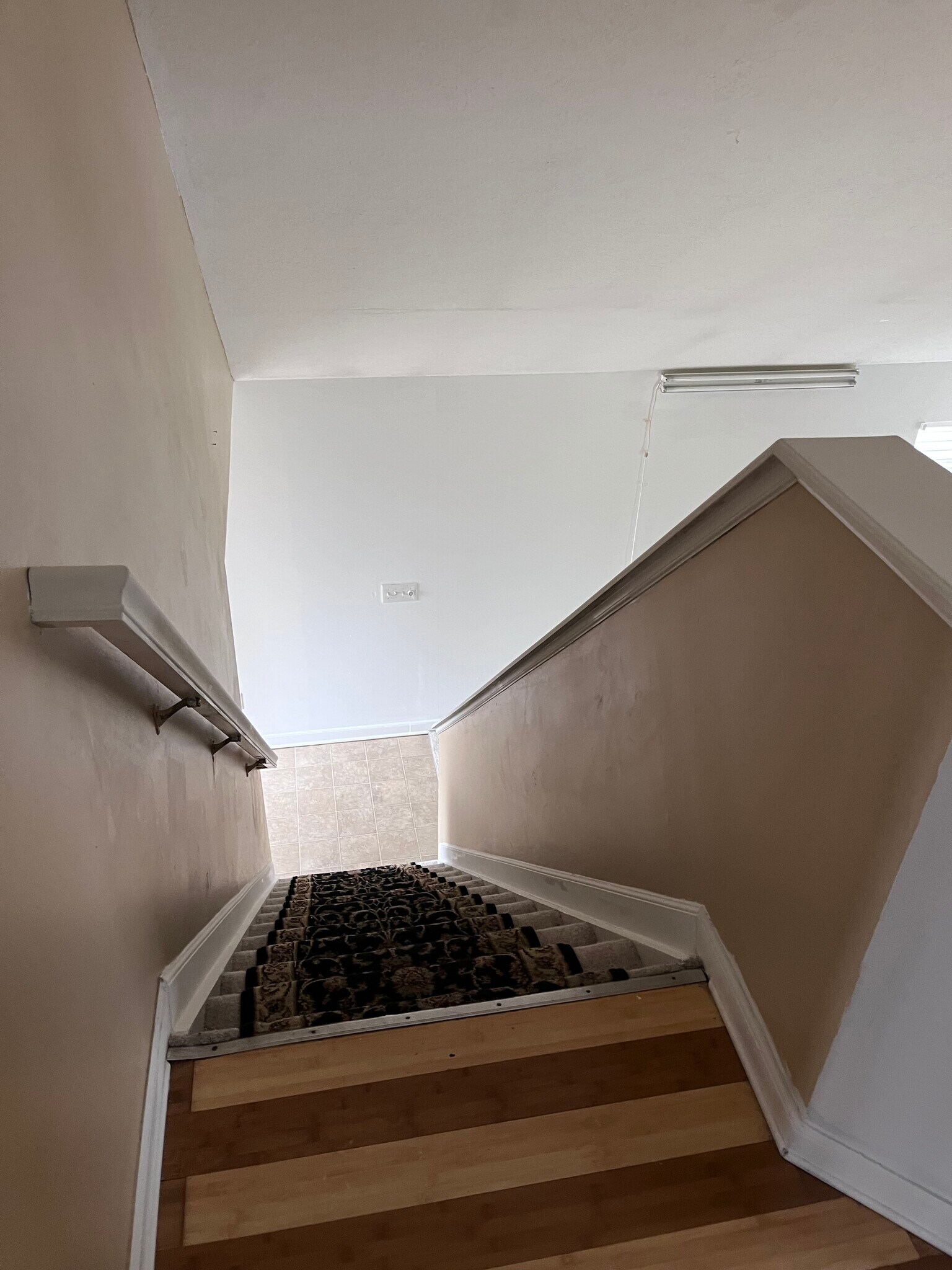 Building Photo - 2395 Maple Hedge Way