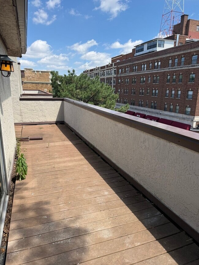 Building Photo - 429 S Oak Park Ave