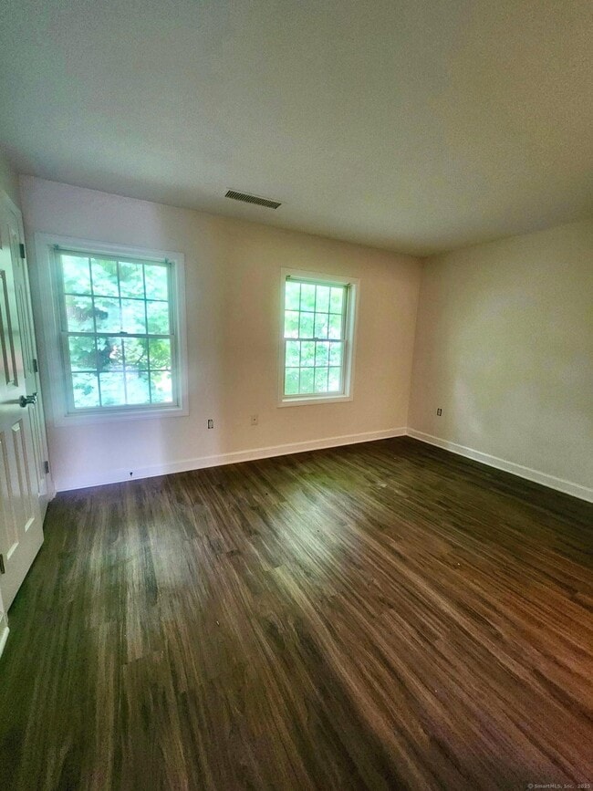 Building Photo - 49 Fairgate Dr