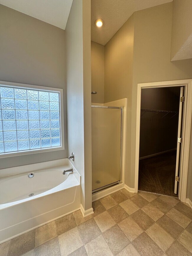 Building Photo - 9215 Eminence Ct