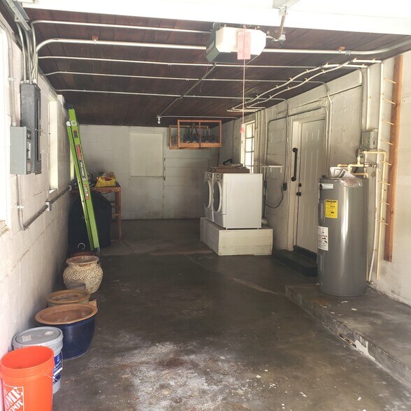 Garage for storage & laundry. - 1443 Sandra Dr