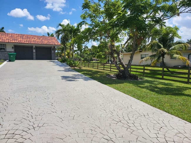 Building Photo - 11081 SW 30th Ct