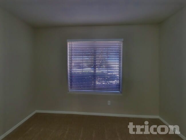 Building Photo - 2601 S 79th Dr