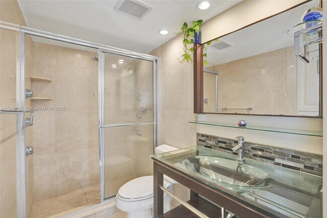 Building Photo - 9800 W Bay Harbor Dr