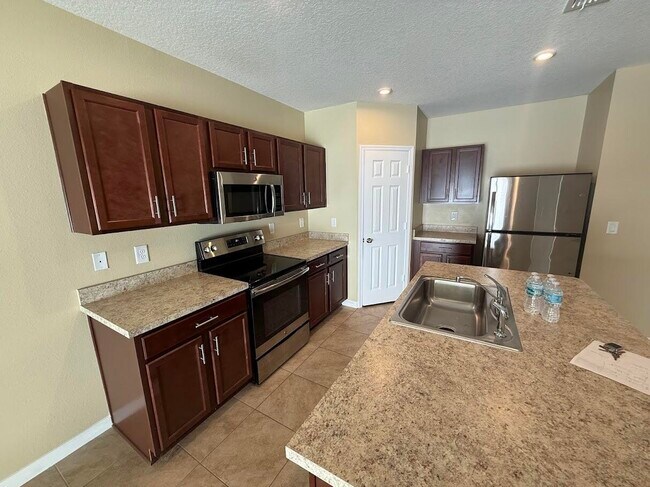 Building Photo - 5234 Oakland Lake Cir