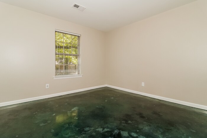 Building Photo - 204 Corkwood Dr