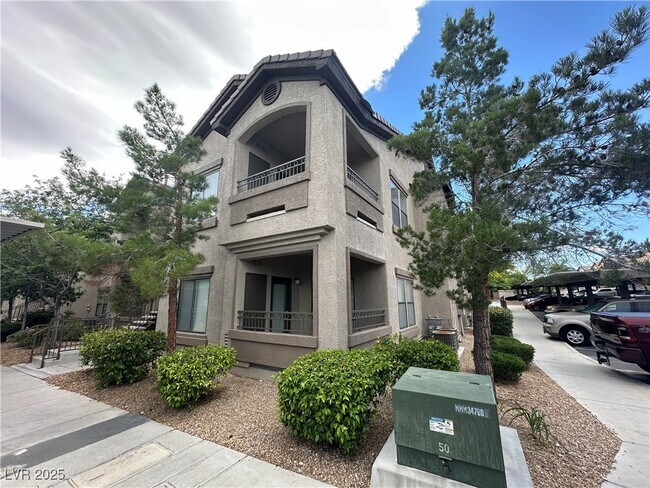 Building Photo - 8250 N Grand Canyon Dr