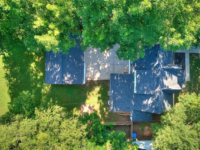 Building Photo - 1017 McFarland St