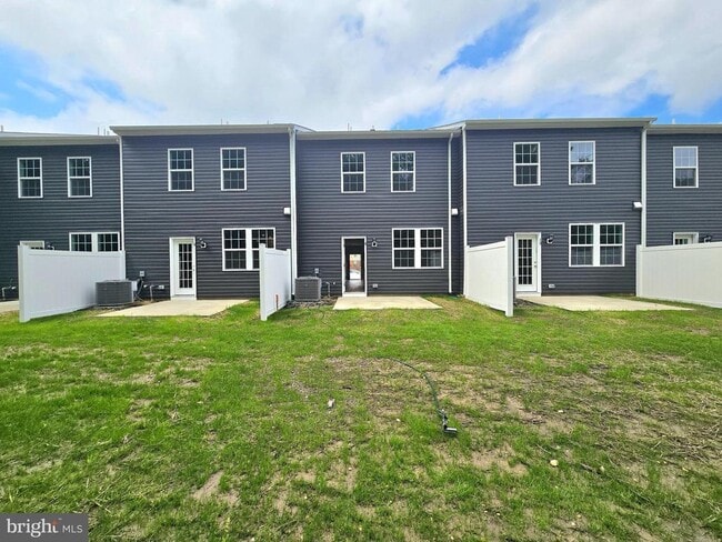 Building Photo - 8 Whaler Dr