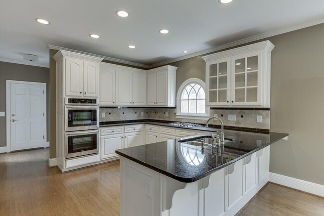 Building Photo - 2885 Towne Village Dr NW