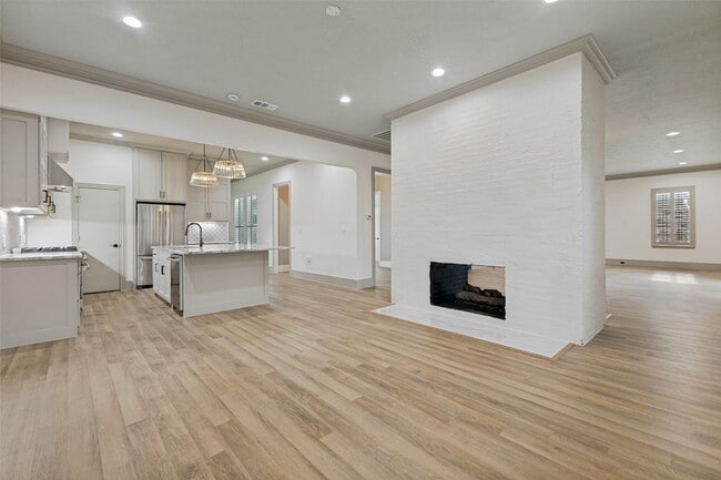 Building Photo - 6030 Steamboat Dr