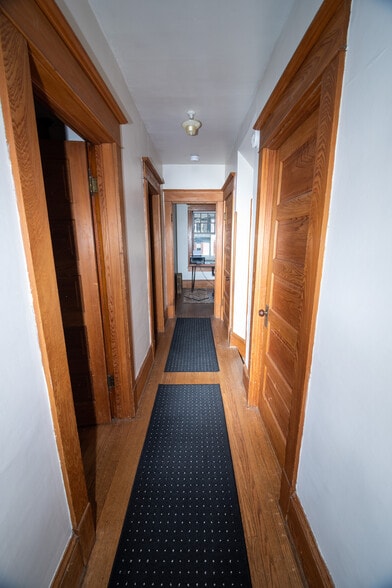 Building Photo - 308 E Linn St