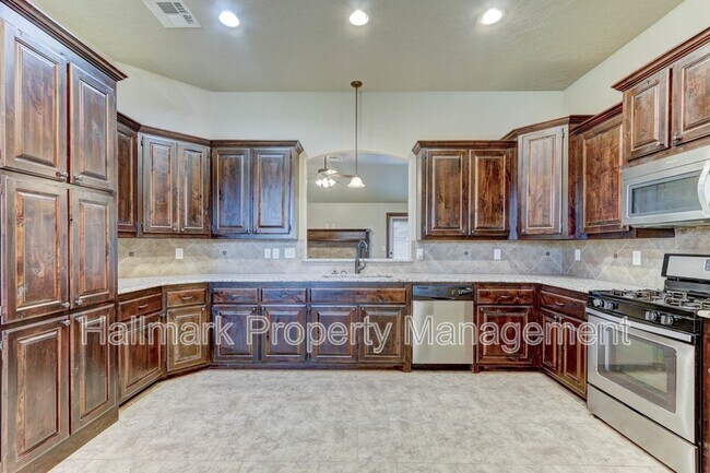 Building Photo - 920 SW 13th St