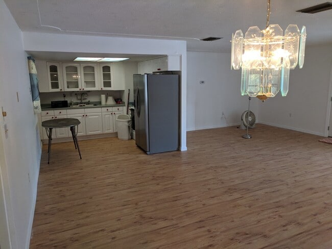 Building Photo - 34 E Azalea Cir