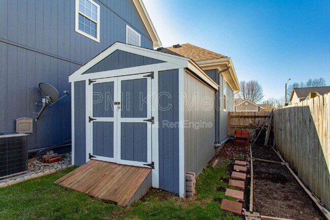 Building Photo - 824 SE 11 Terrace