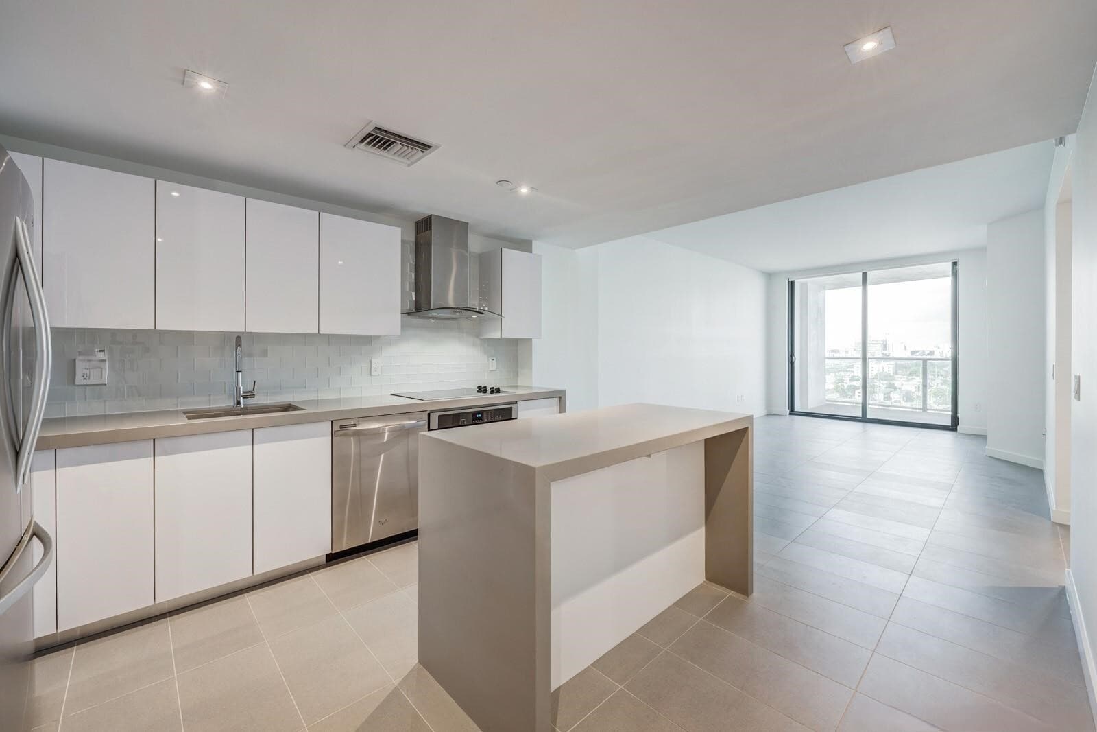 Building Photo - 1600 NE 1st Ave