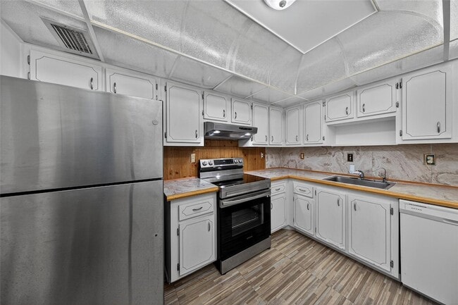 Building Photo - 7300 NW 17th St