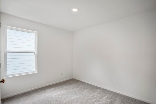Building Photo - 21443 Carosella Dr
