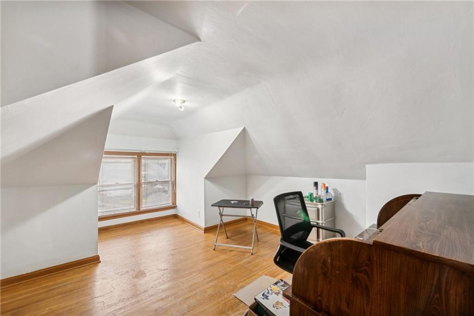 Building Photo - 851 Hober Ave