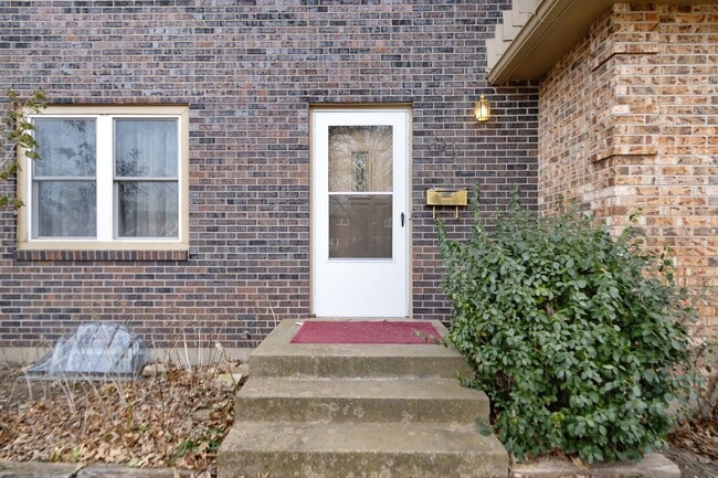 Building Photo - Townhouse by Quality Home Management