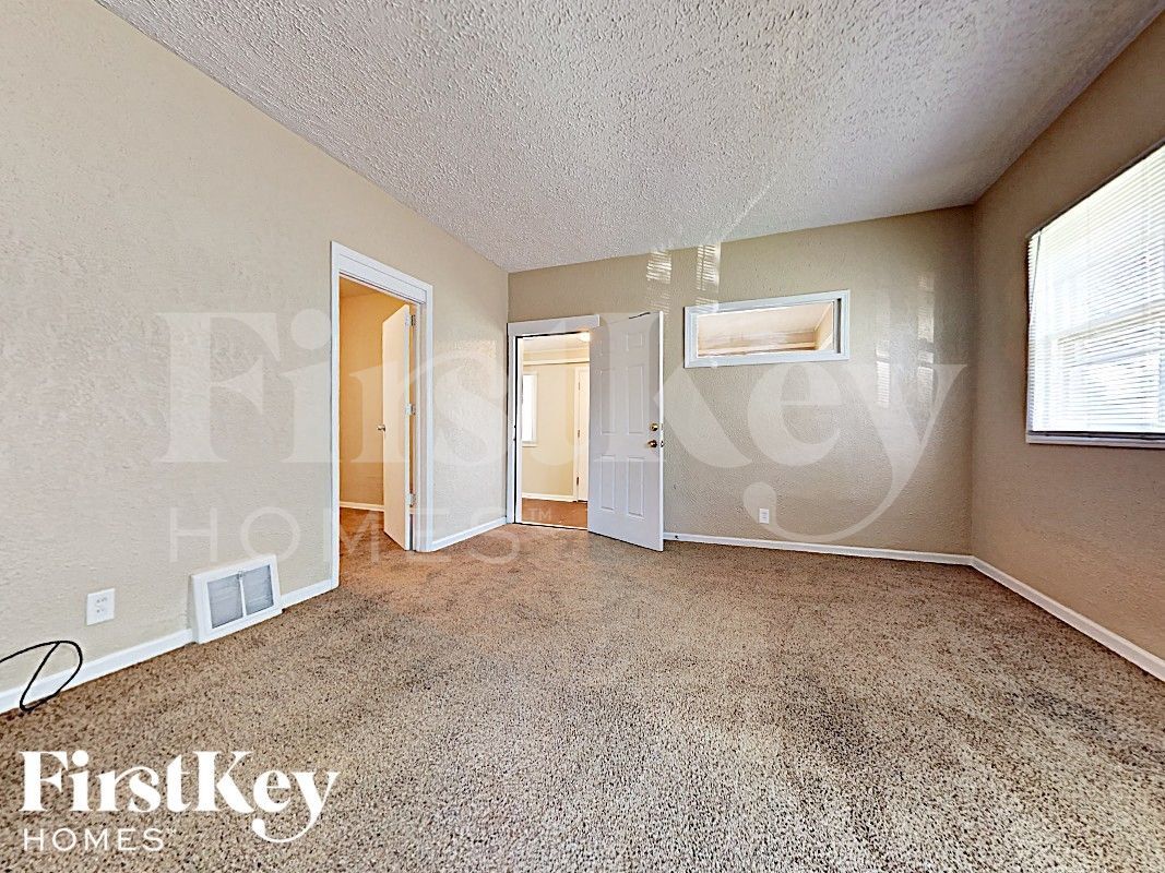 Building Photo - 615 Clement St